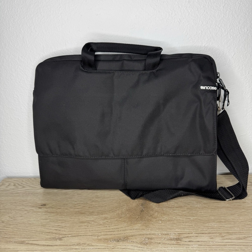 Incase MacBook Pro Padded Carrying Case Laptop Bag Mac 13" Black Crossbody Strap